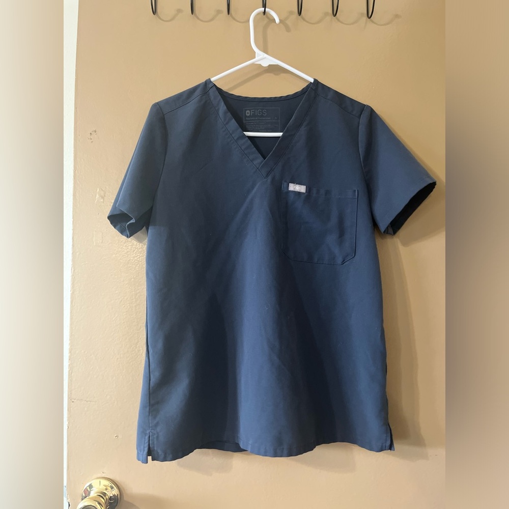Figs night sky women’s scrub top. Size S